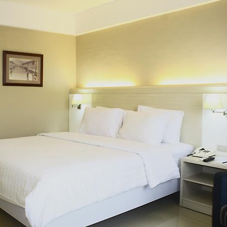 Hotel Sandjaja Palembang Buitenkant foto