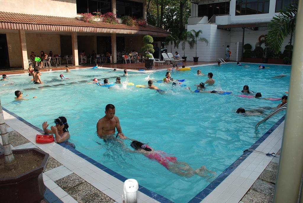 Hotel Sandjaja Palembang Buitenkant foto