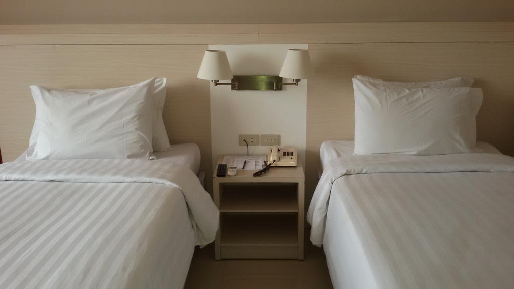 Hotel Sandjaja Palembang Buitenkant foto