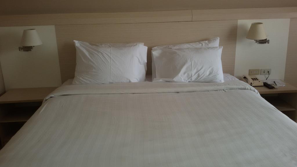 Hotel Sandjaja Palembang Buitenkant foto
