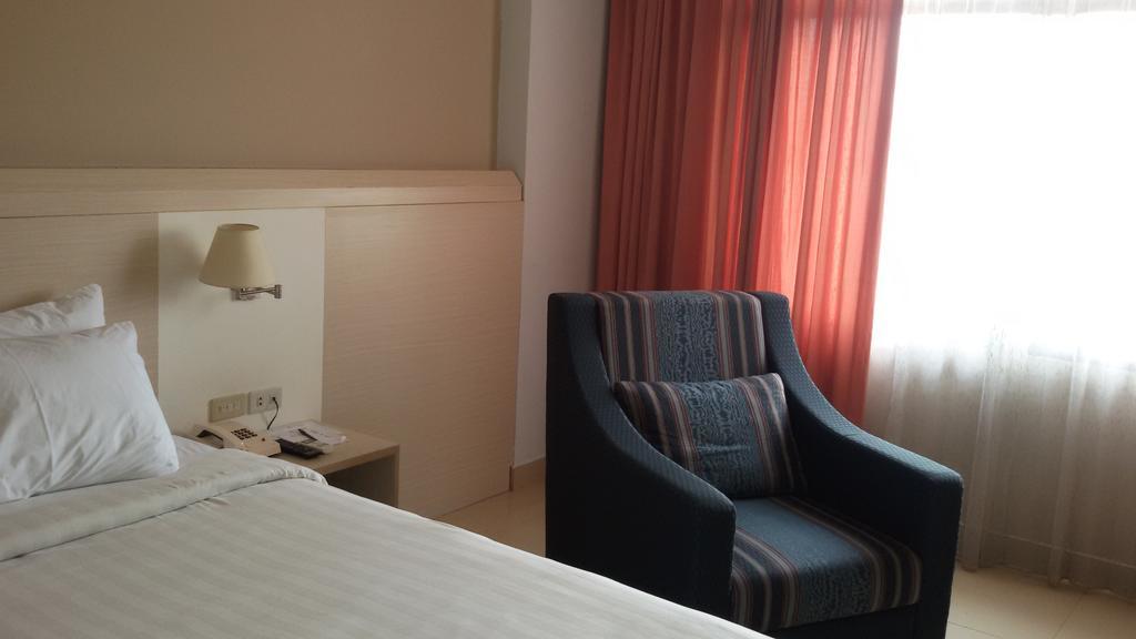 Hotel Sandjaja Palembang Buitenkant foto