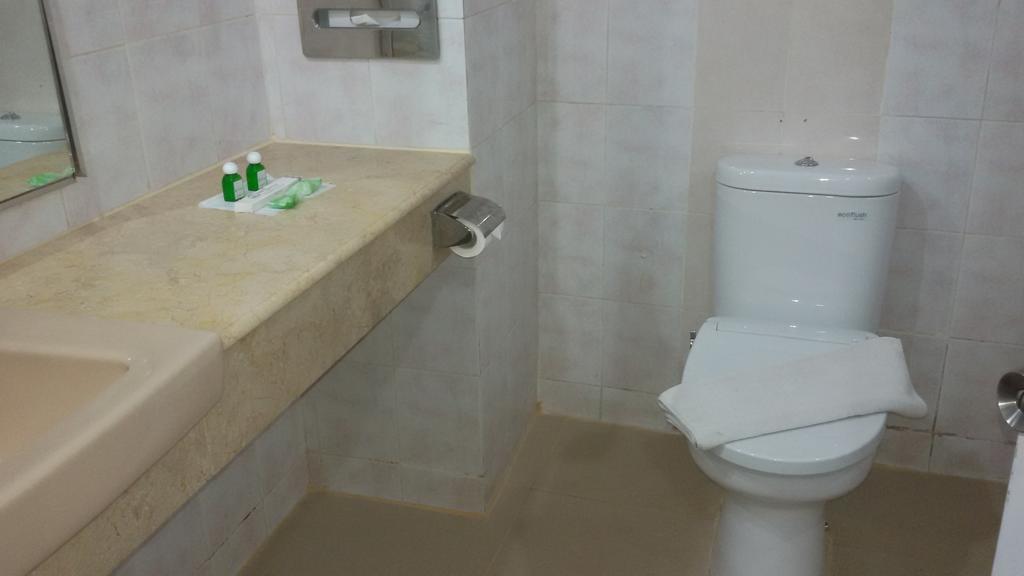 Hotel Sandjaja Palembang Buitenkant foto