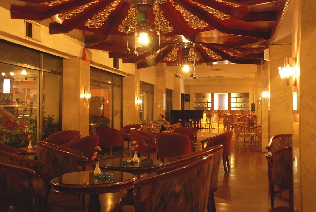 Hotel Sandjaja Palembang Buitenkant foto