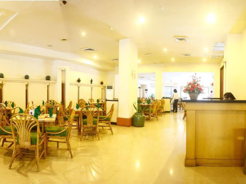 Hotel Sandjaja Palembang Buitenkant foto