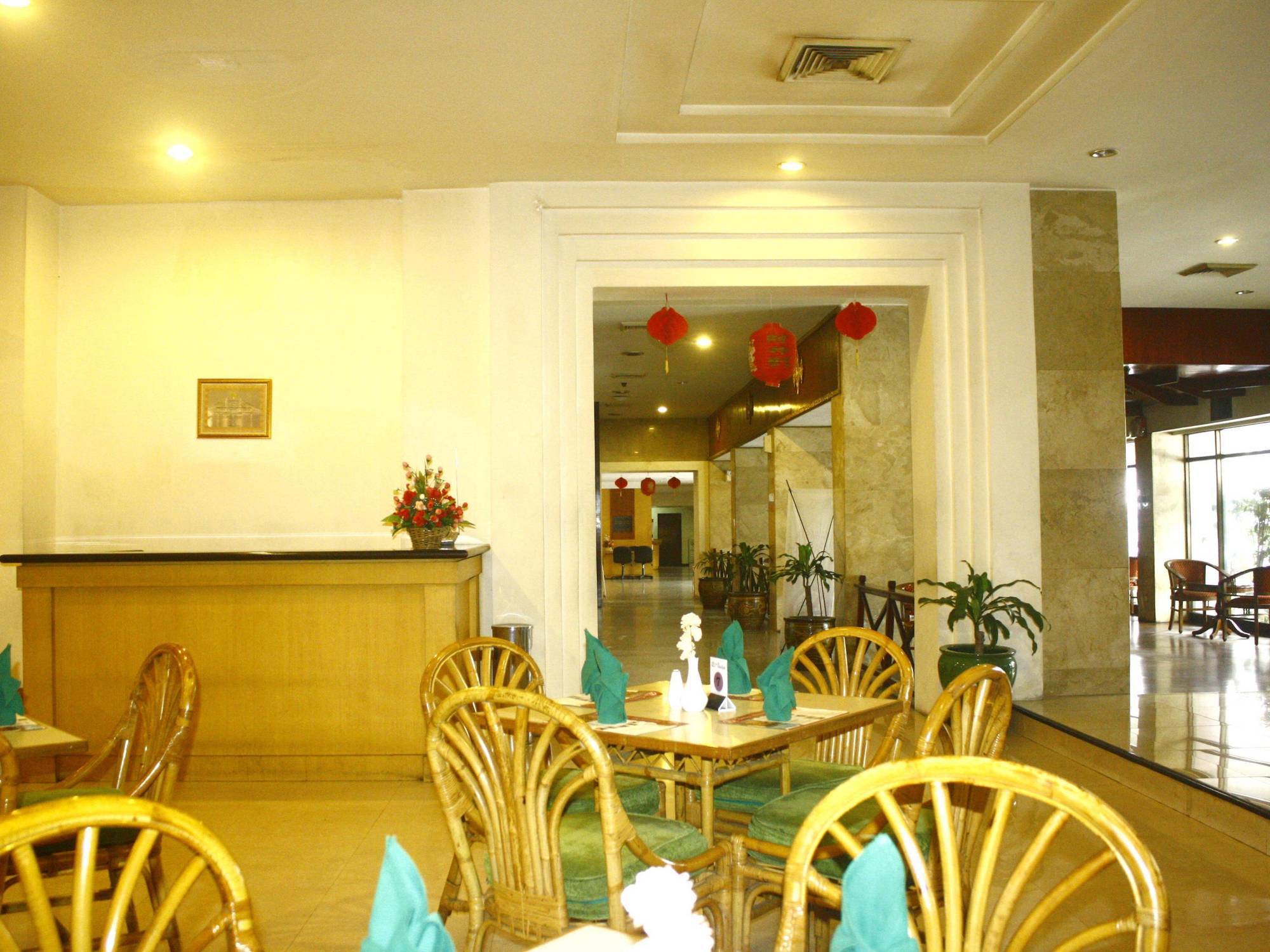 Hotel Sandjaja Palembang Buitenkant foto