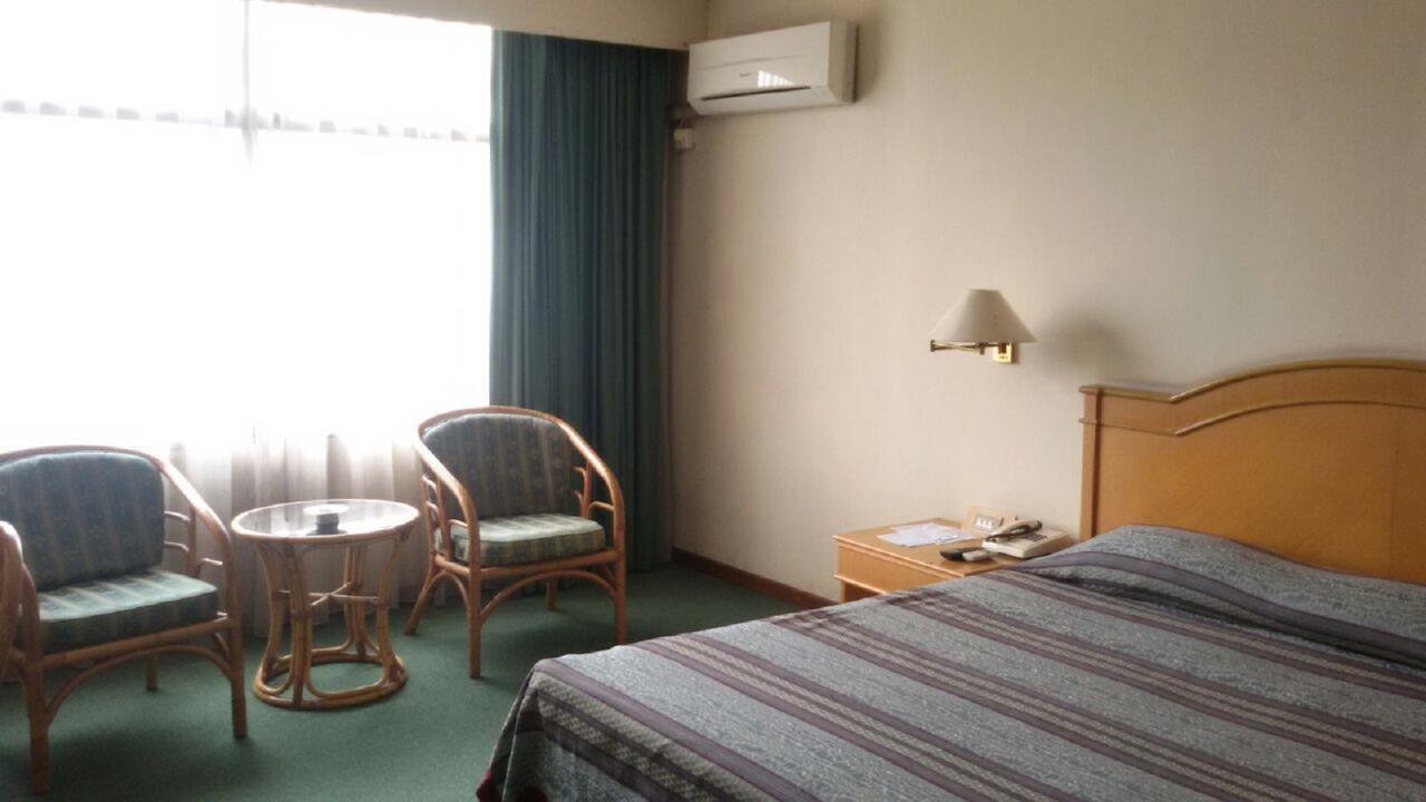 Hotel Sandjaja Palembang Buitenkant foto